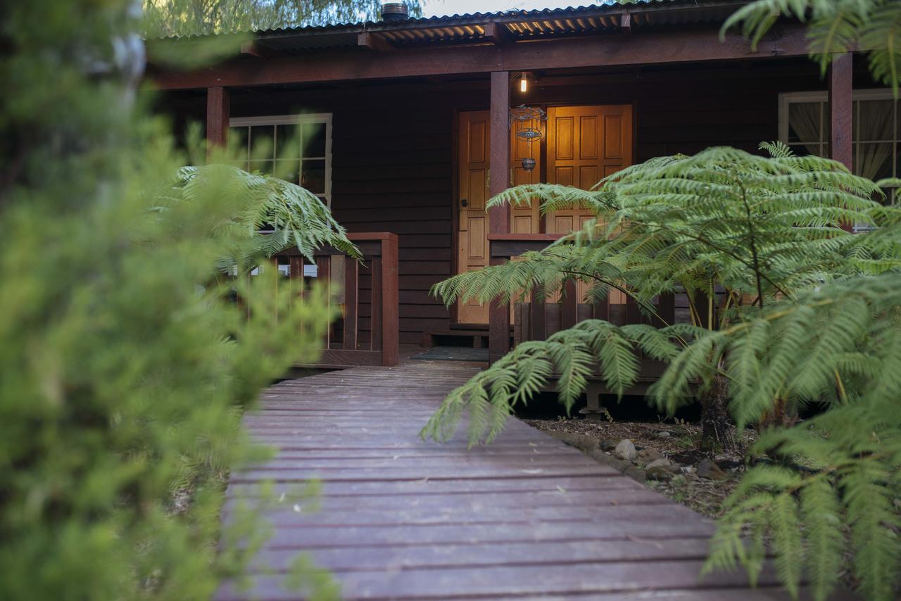 Mudstone Spa Retreat Hotel Pemberton Exterior photo